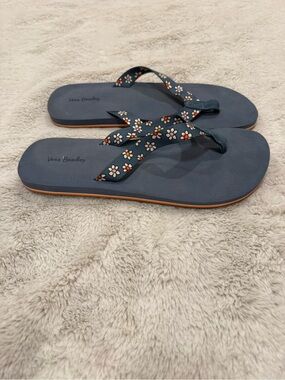 Vera Bradley Flip Flops – Prairie Paisley Print, Size 9–10 (L)